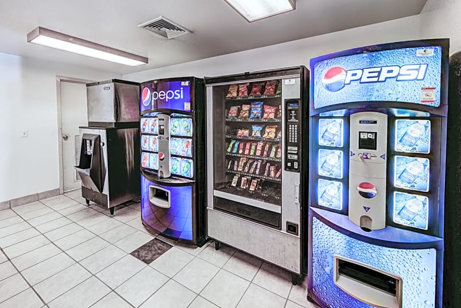 Motel 6-Niantic, CT - New London