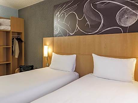 Standard Room with two single beds
