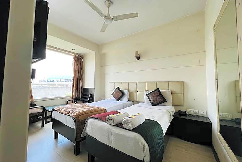 Hotel Anand Retreat Kaushambhi, Ghaziabad