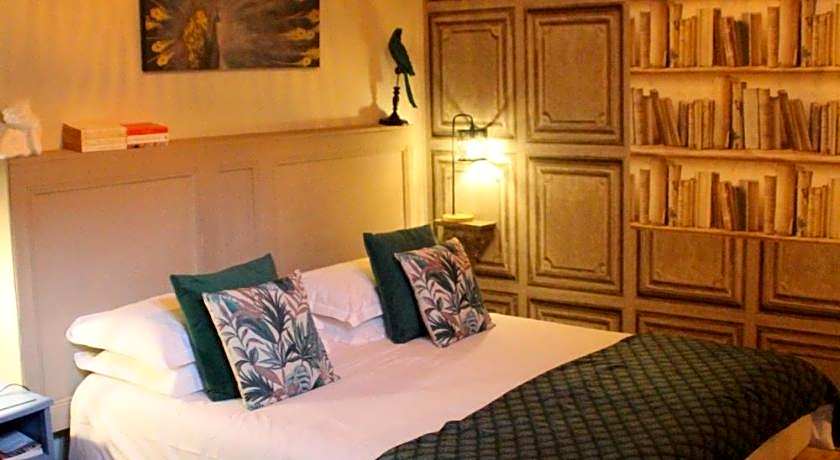 Une Chambre en Ville