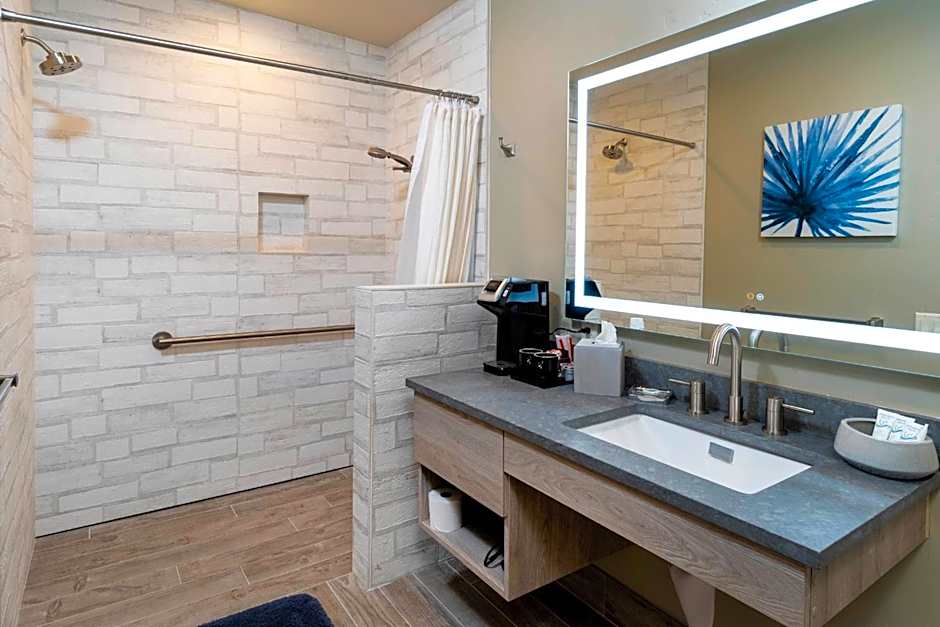 Ski Inn Taphouse Hotel