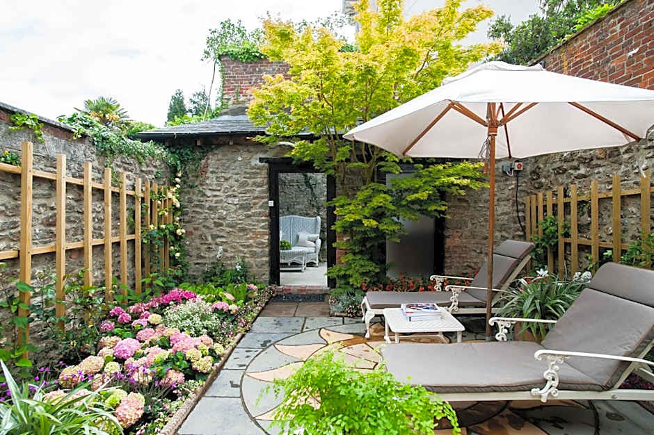 Summer Lodge Country House Hotel