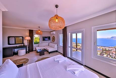 Deluxe Suite with Sea View