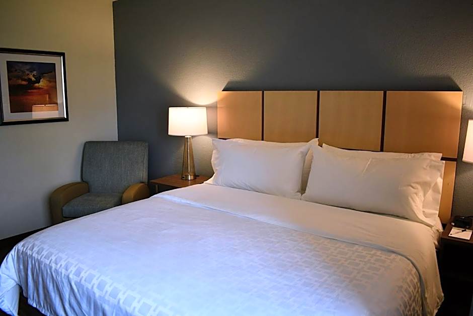 Candlewood Suites Grand Rapids Airport By IHG