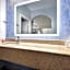 Days Inn & Suites by Wyndham Houston Hobby Airport