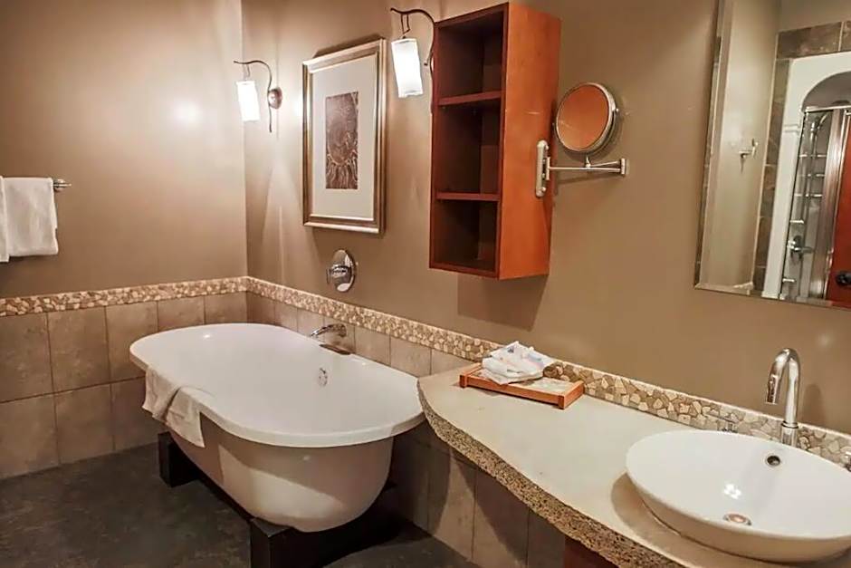 Magnificent Mountain Penthouse - Hot Tub & Pool managed by Little Sister Getaways