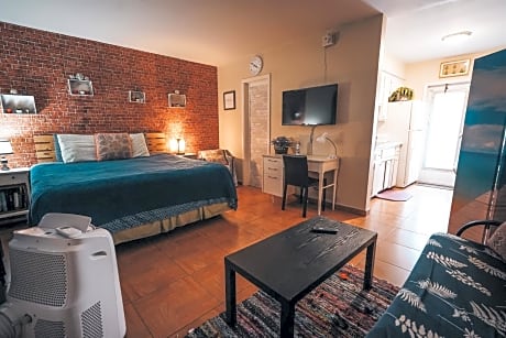 King Studio with Sofa Bed