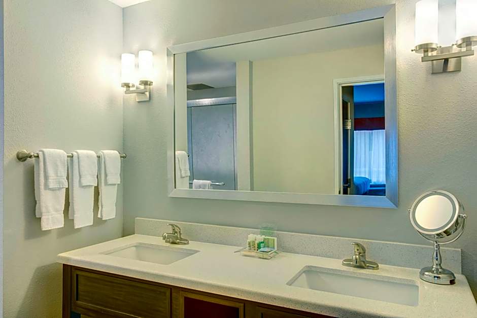 Holiday Inn & Suites Lafayette North by IHG