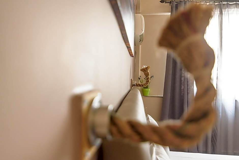 Achillion Hotel Piraeus