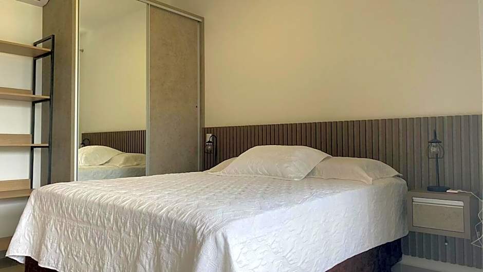 BH43 MAURO · BH43: ESTÚDIO COM VISTA, AR, PISCINA E VARANDÃO