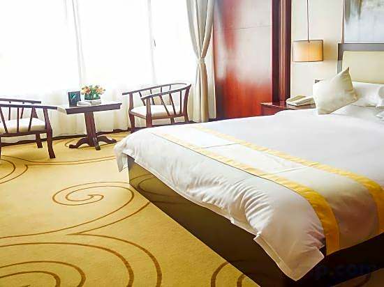 Photo 1 of 8 of Business 1 King Bed, Nonsmoking, City View