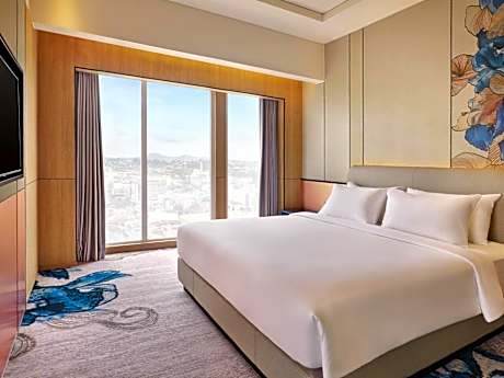 Deluxe King Suite with River View