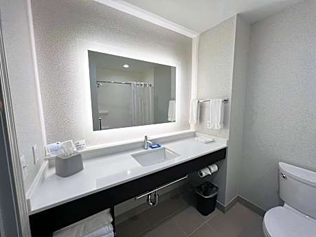 1 King Standard Communications Accessible Tub