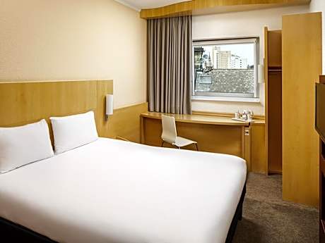 Family Room with 1 Double Bed +  1 Child Bed