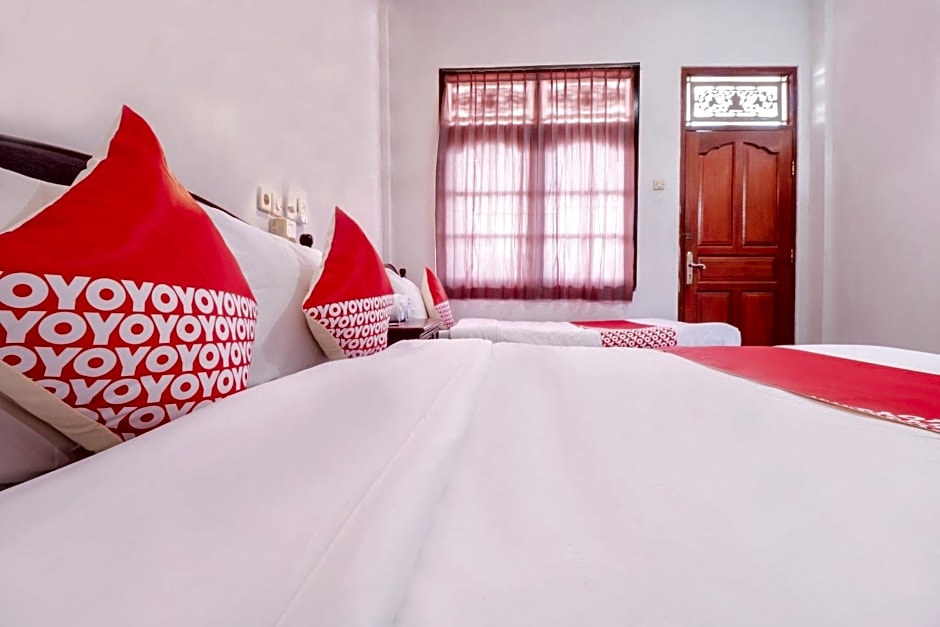 OYO 2411 Taman Mekar Beach Inn 2