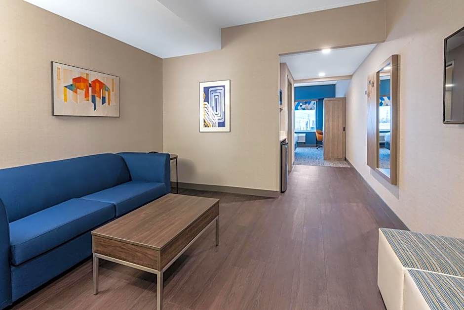 Holiday Inn Express & Suites Vaughan Southwest By IHG