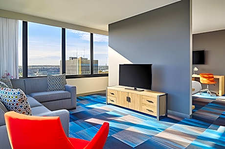 Savvy, Suite, 1 King, Sofa bed