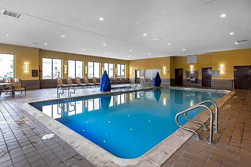 Comfort Inn & Suites Allen Park - Dearborn