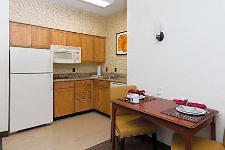 One-Bedroom King Suite with Sofa Bed and Adapted Tub - Mobility Accessible
