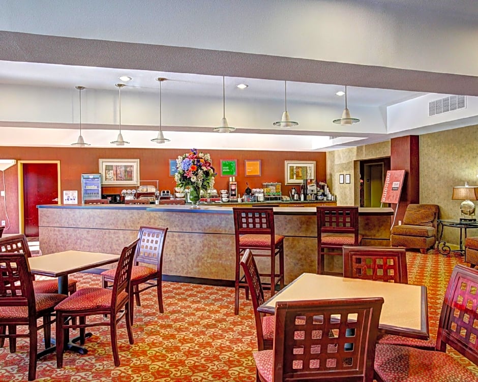 Comfort Suites