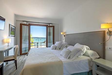Double or Twin Room with Sea View