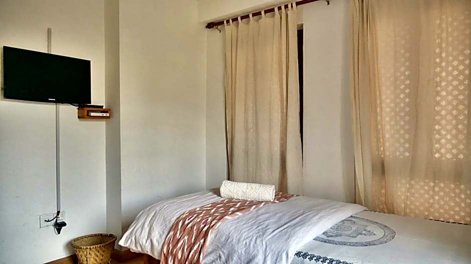 Sunny Guest House and Cafe