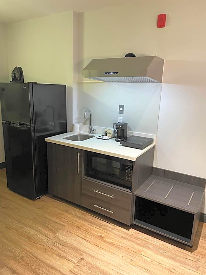 Studio 6 Suites Stockton, CA Waterfront
