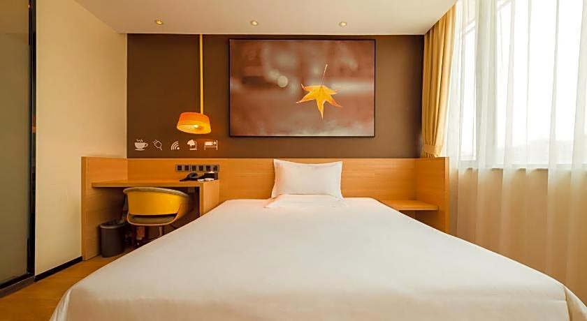 IU Hotel Xian Xijing Hospital Tonghua Gate Subway Station Branch