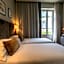 Hotel Embassy