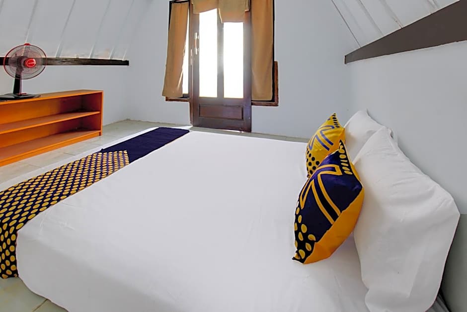 OYO Life 93154 White Kos Jenggala