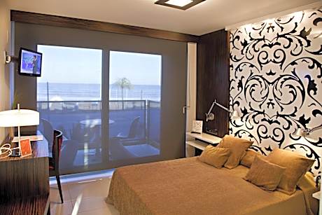 Double or Twin Room with Sea View