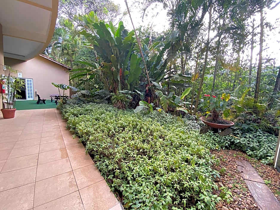 Flat estudio 110 Amarilis Riviera de São Lourenço, 03 piscina climatizada, serviço de hotelaria, limpesa e troca de toalhas diária, carregador veiculo elétrico e servico de praia finais de semana WiFi 500