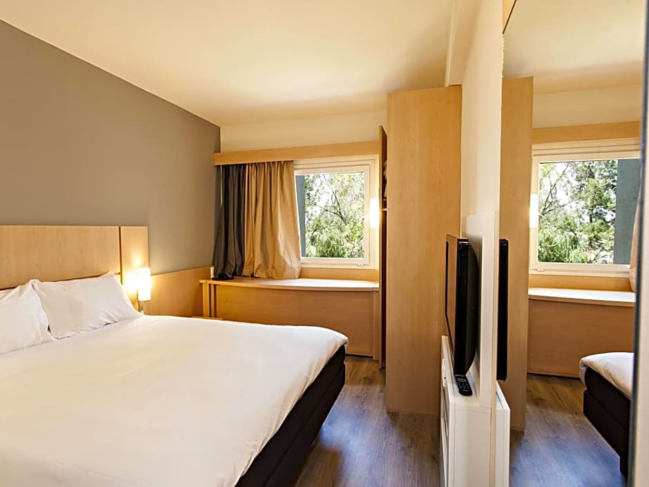 Hotel Ibis Pilar