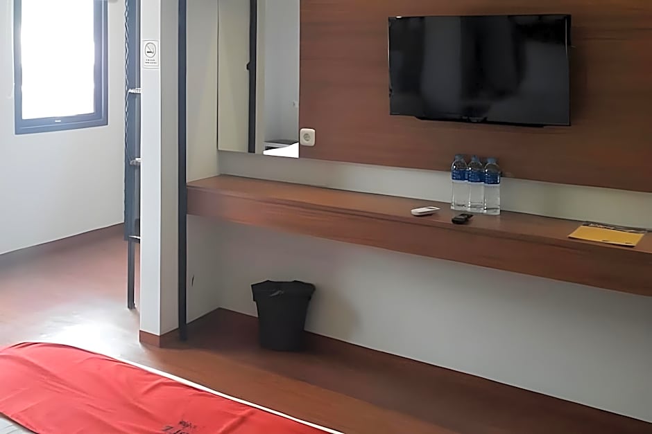 RedDoorz Plus @ Doorman Guest House