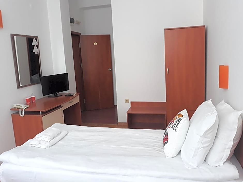 Three Dolphins Hotel with a Rooftop terracе