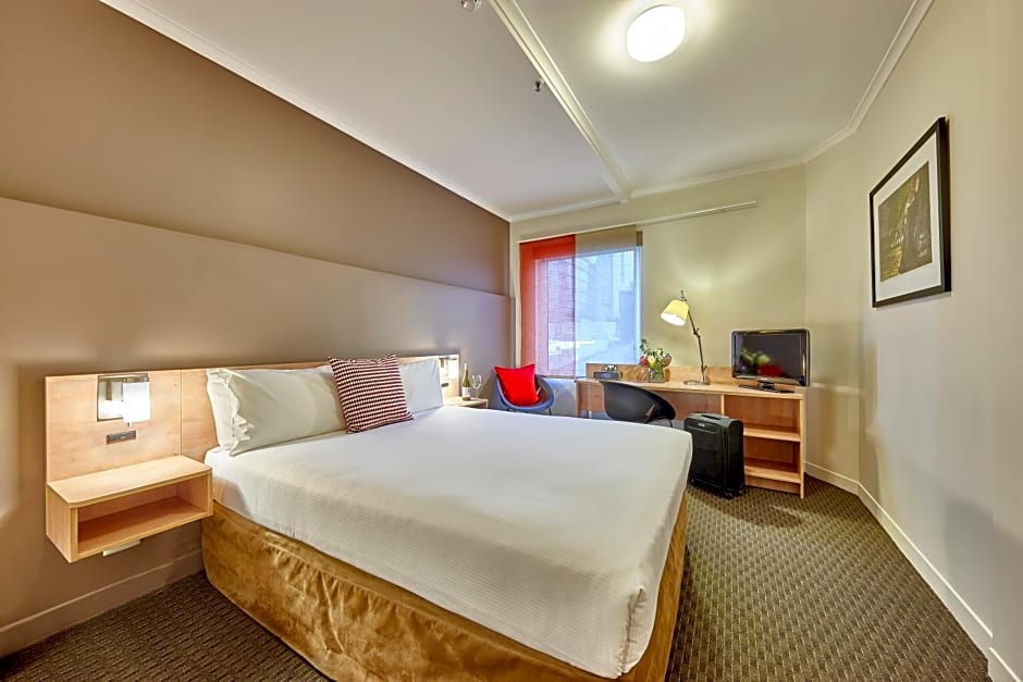 Ibis Perth