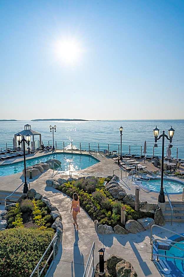 Oak Bay Beach Hotel