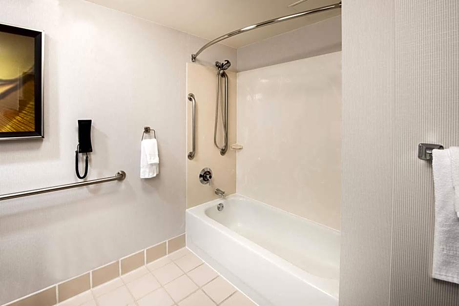 Courtyard by Marriott Oakland Airport