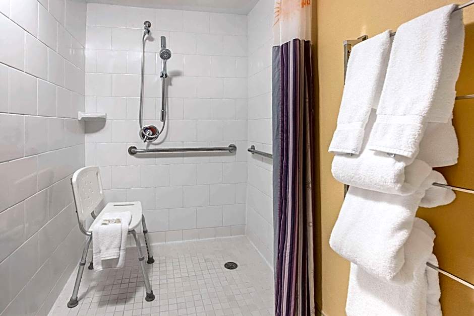 La Quinta Inn & Suites by Wyndham West Palm Beach Airport