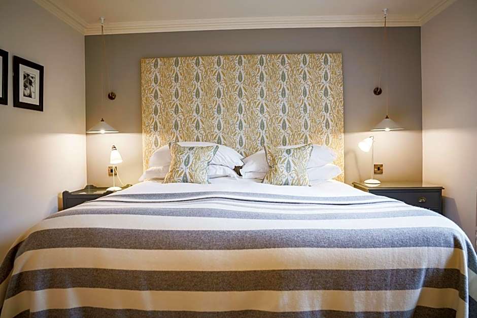 The Bear Of Rodborough Hotel