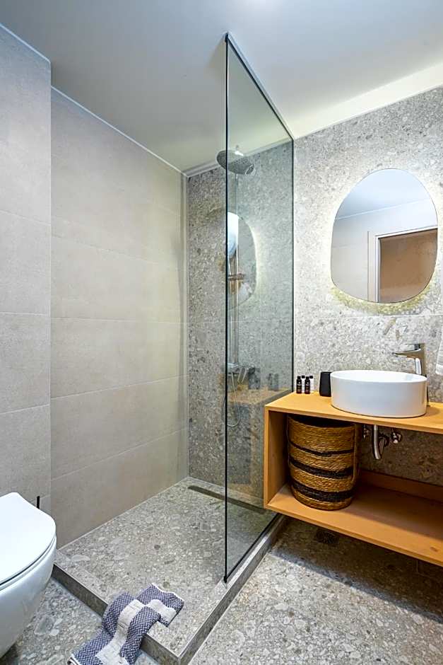 Okeanis Mystique South