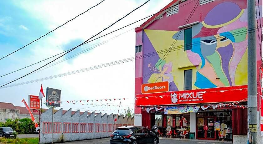 RedDoorz @ myRoom UMY