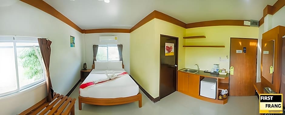 First And Frang Hotel
