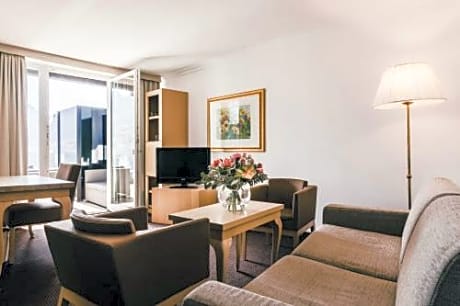 Suite with Mountain View