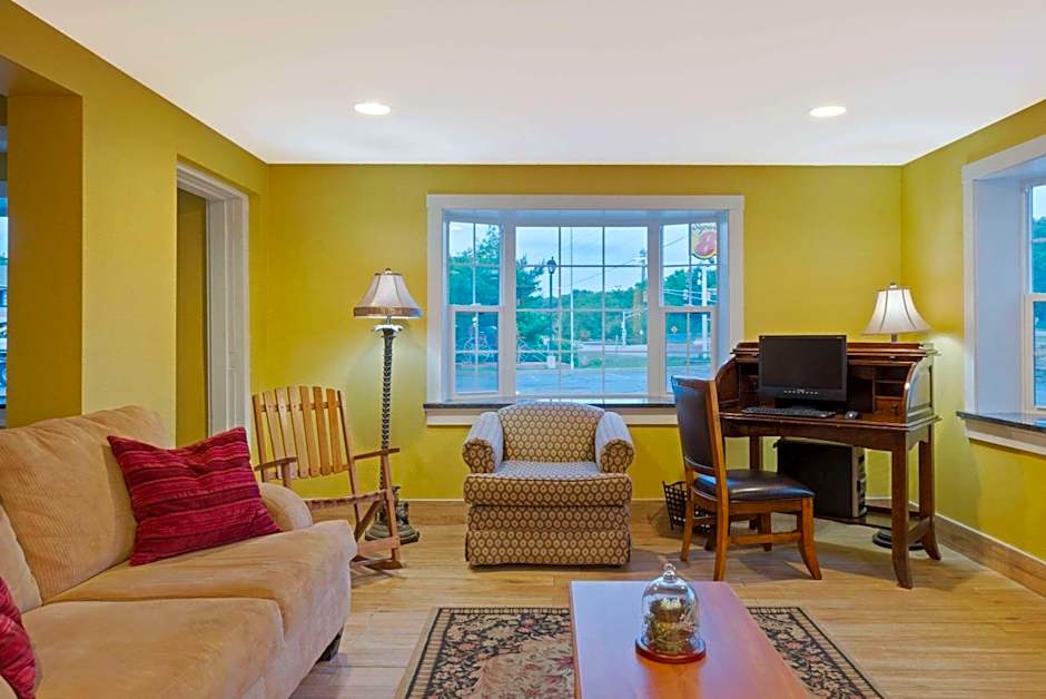 Super 8 by Wyndham Sturbridge