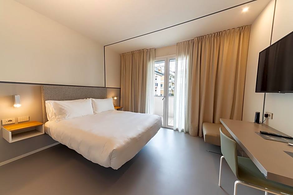 Open Hotel