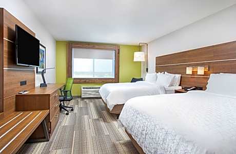 Standard Queen Room with Two Queen Beds and Mobility Accessible Tub