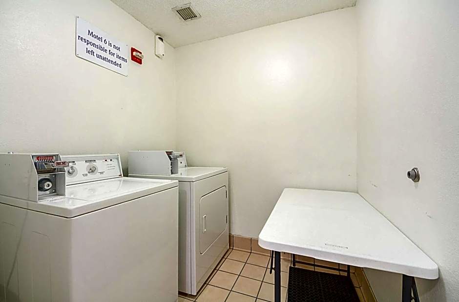 Motel 6 Dallas - Irving DFW Airport South