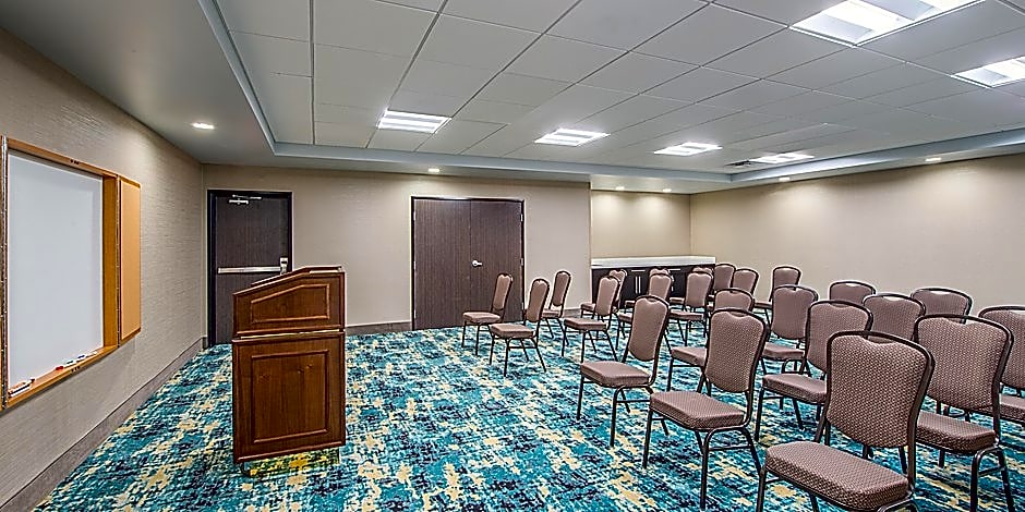 Holiday Inn Express & Suites Shawnee-Kansas City West By IHG