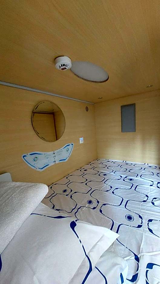 Happy Hotel